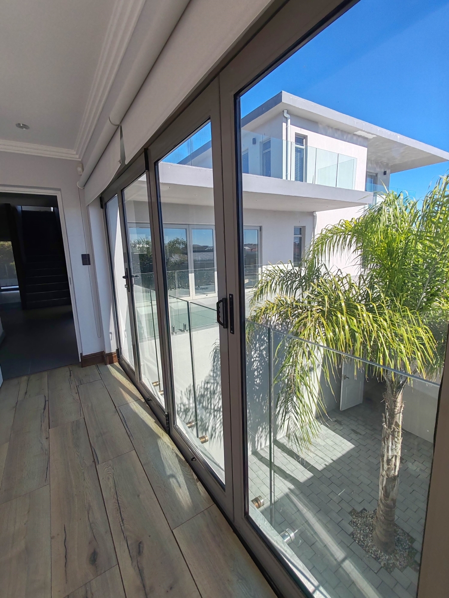 7 Bedroom Property for Sale in Perlemoenbaai Western Cape